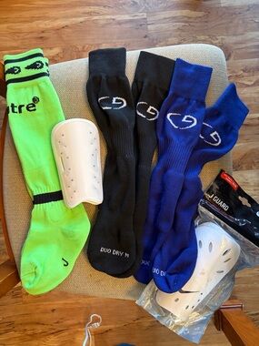 Nike M kids soccer shin guards Mitre C9 Champion tall socks youth Small Medium